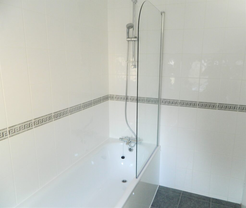 Three Bedroom House in Erith Hammond Properties