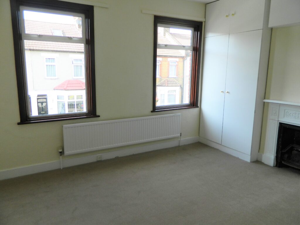 Three Bedroom House in Erith Hammond Properties